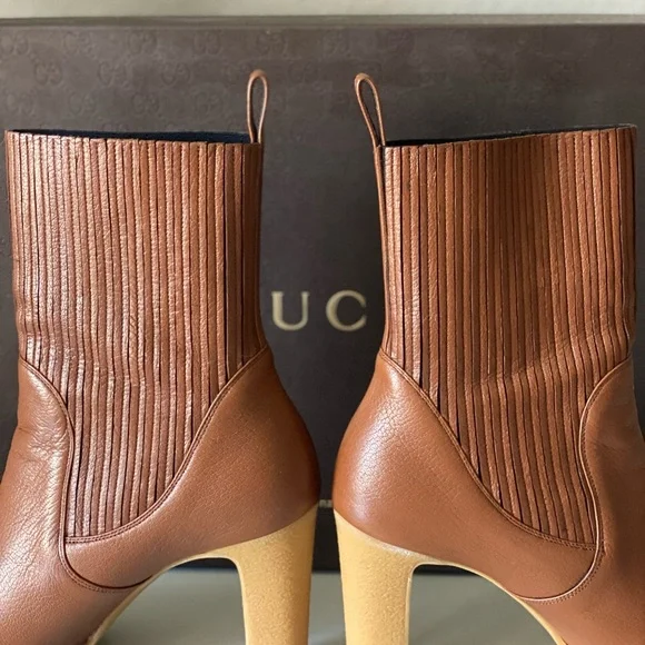 Authentic Gucci brown Ankle Boots - Picture 3 of 12
